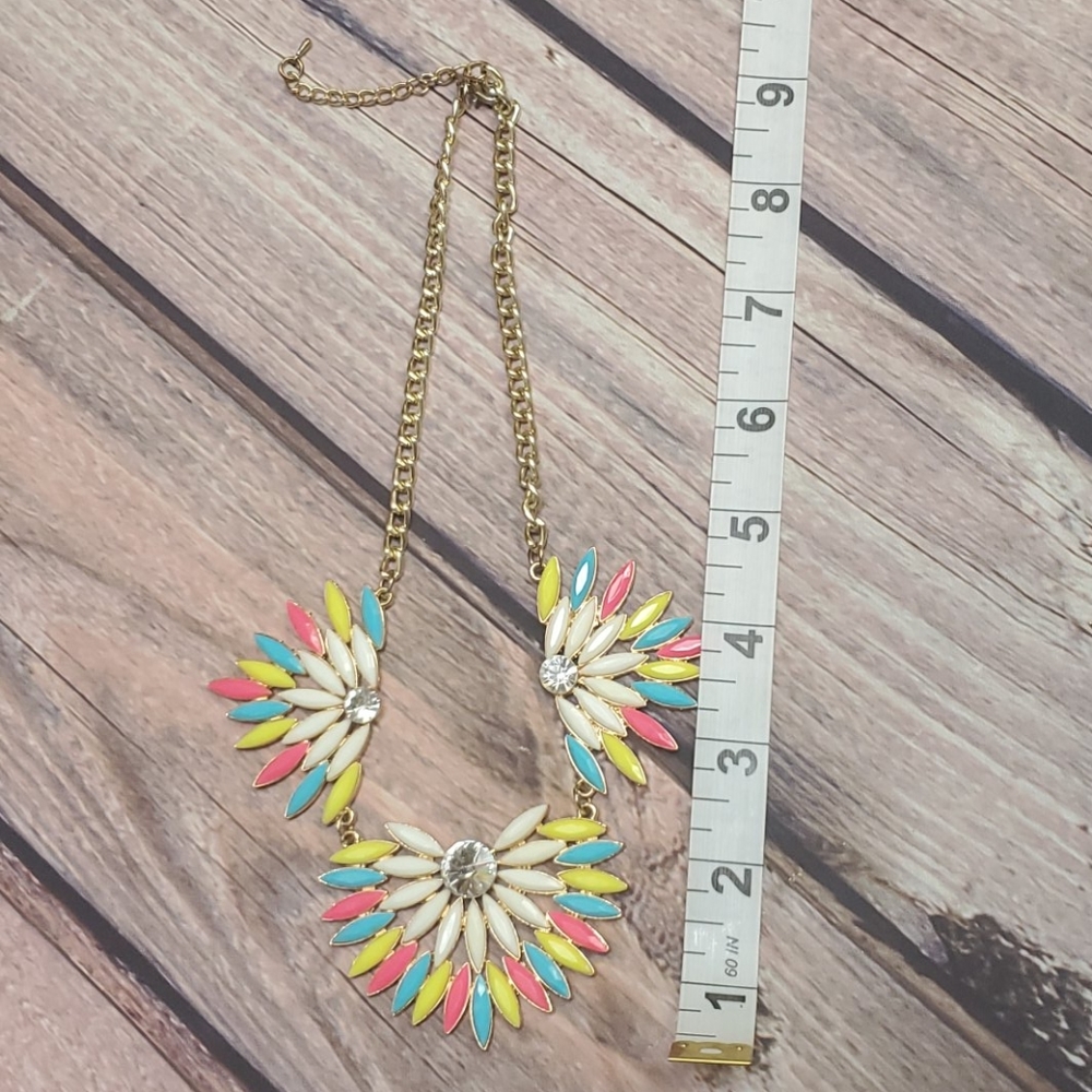 Statement Spring necklace - Picture 4 of 8